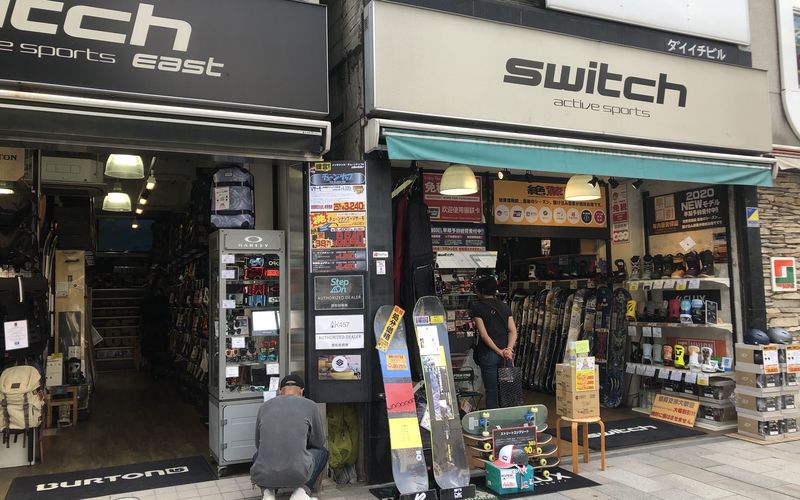 年 神田でスノボ用品を揃えよう 狙い目は夏 Crew And